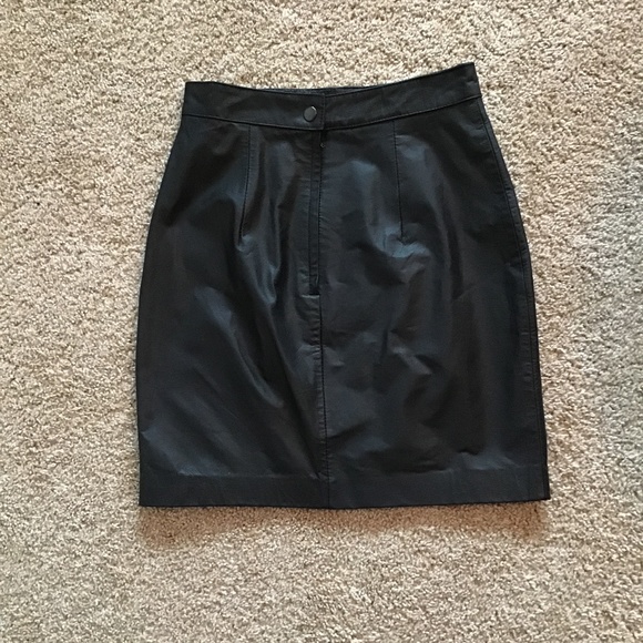 ♥️EUC♥️ Vintage Genuine Leather Mini Skirt - Picture 2 of 8